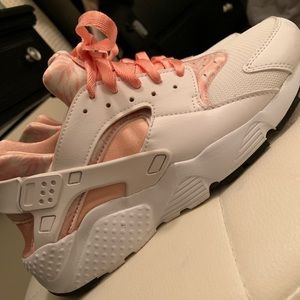 pink and white nike huaraches